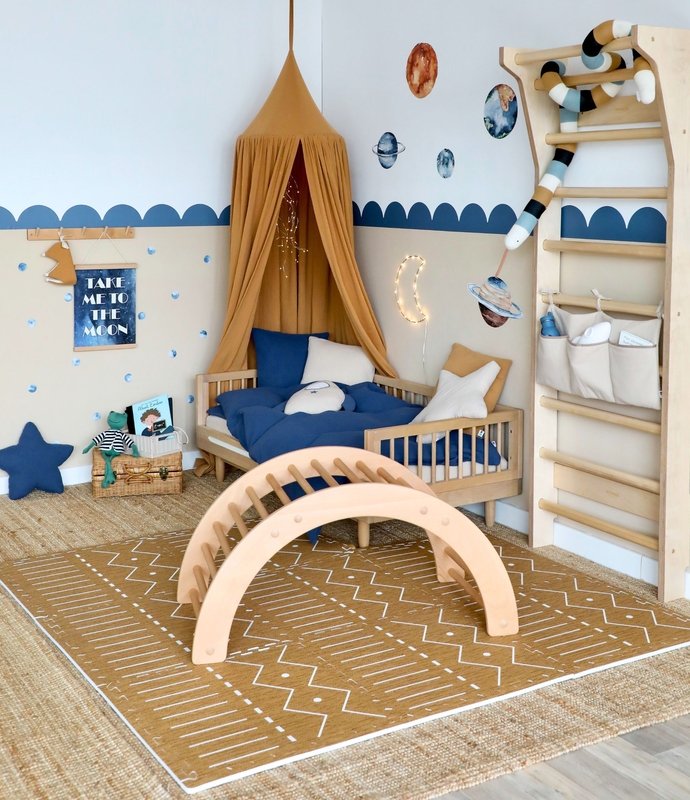 Weltall-Kinderzimmer mit Sprossenwand &amp; Kletterbogen zum Toben &amp; Spielen