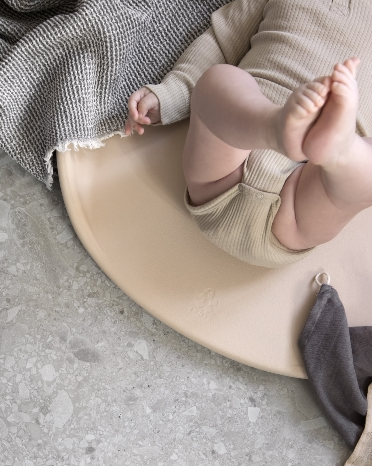 100630008-sebra-baby-wickelauflage-mulde-schaumstoff-beige-1