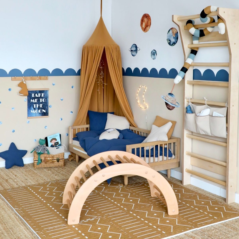 Weltall-Kinderzimmer mit Sprossenwand &amp; Kletterbogen zum Toben &amp; Spielen