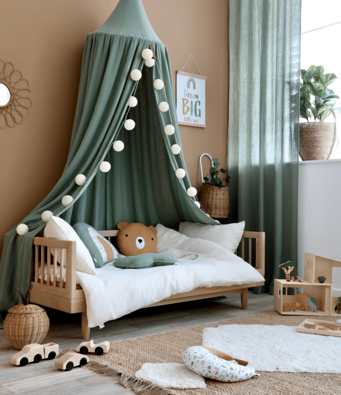 Kinderzimmer mit handmade Musselin Textilien in Khaki &amp; Creme