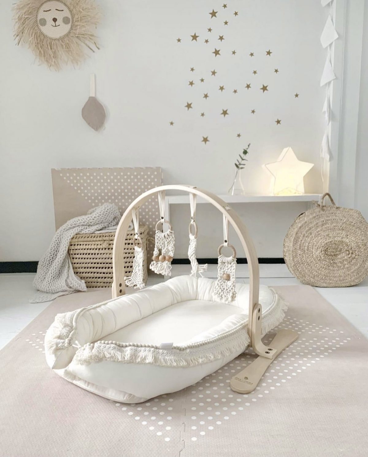 Baby Spielbogen & Babynest mit Boho Deko