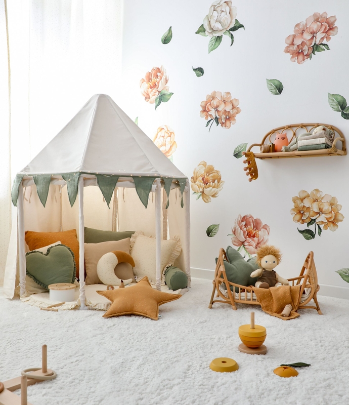Kuschelecke mit Kids Concept Pavillon &amp; Blumen-Wandtattoos