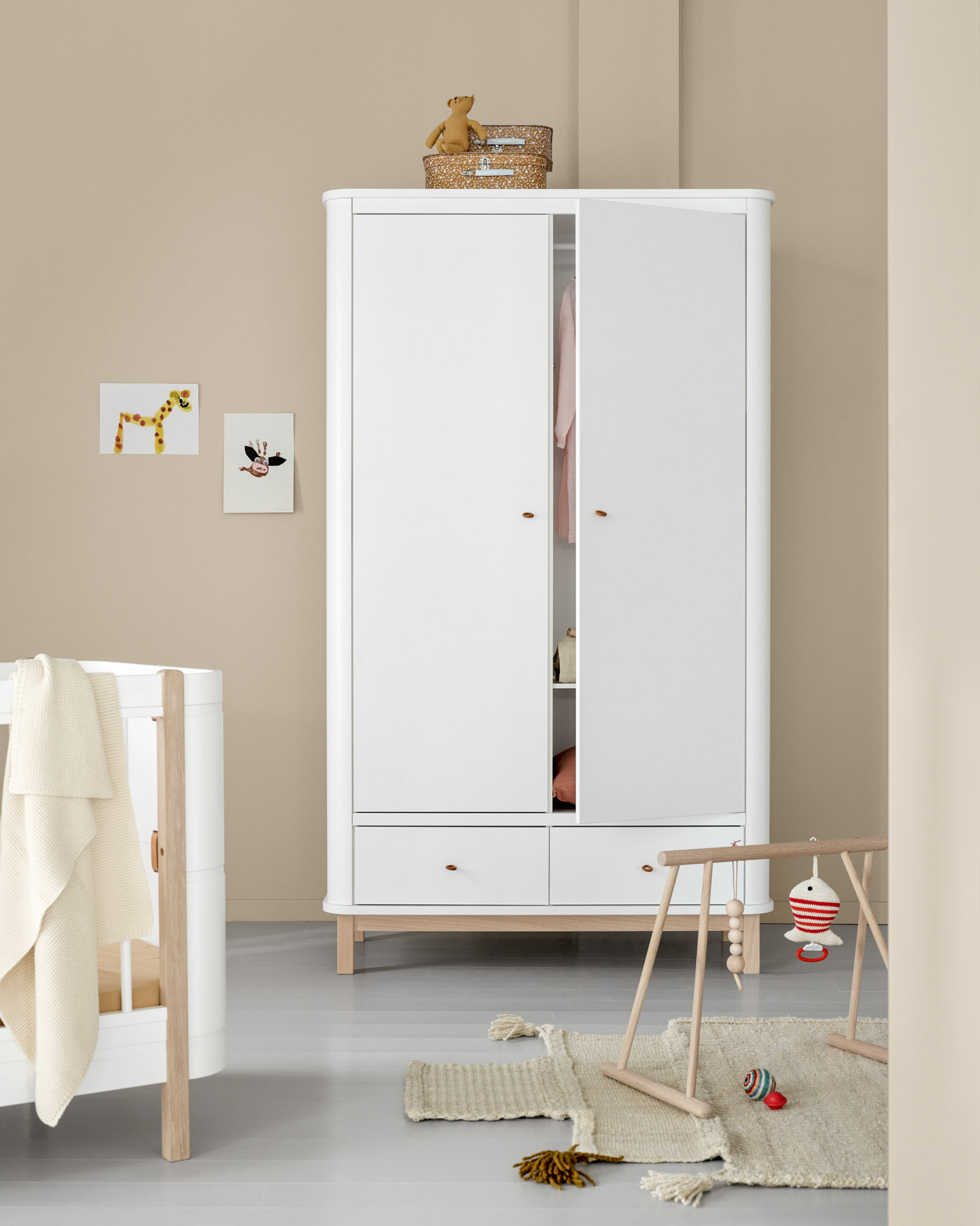 Geräumiger Kinder Kleiderschrank von Oliver Furniture