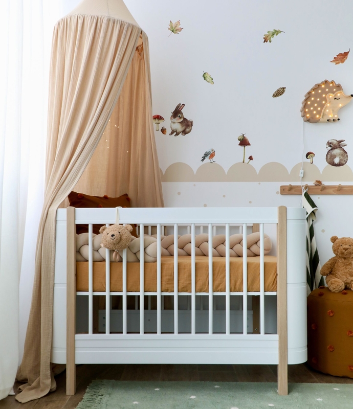 Babyzimmer mit mitwachsenden Möbeln &amp; Waldtieren