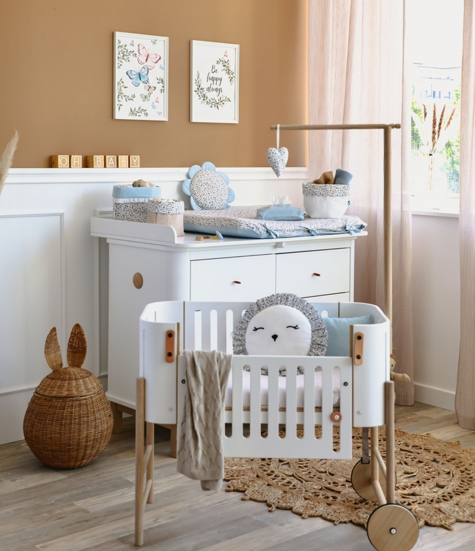 Babyzimmer in Blau &amp; Braun mit Oliver Furniture Möbeln