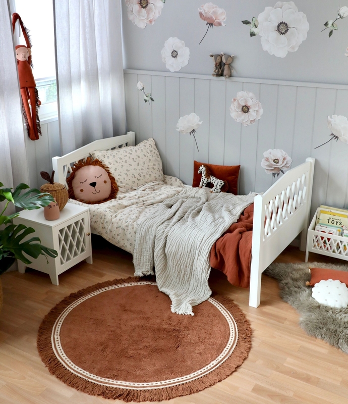 Kinderzimmer mit Juniorbett in Grau &amp; Rostrot