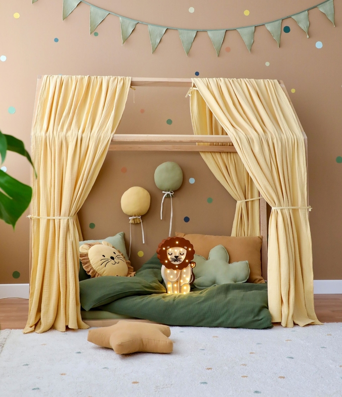 Montessori Hausbett für Kleinkinder mit Löwendeko in Gelb/Grün