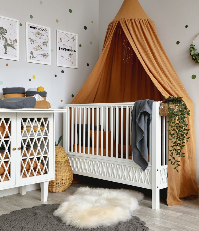 Babyzimmer mit Dinopostern &amp; Cam Cam Babymöbeln