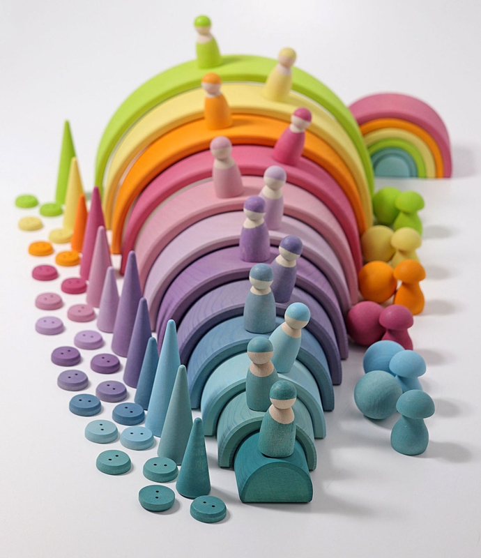 Holzspielzeug in Pastellfarben