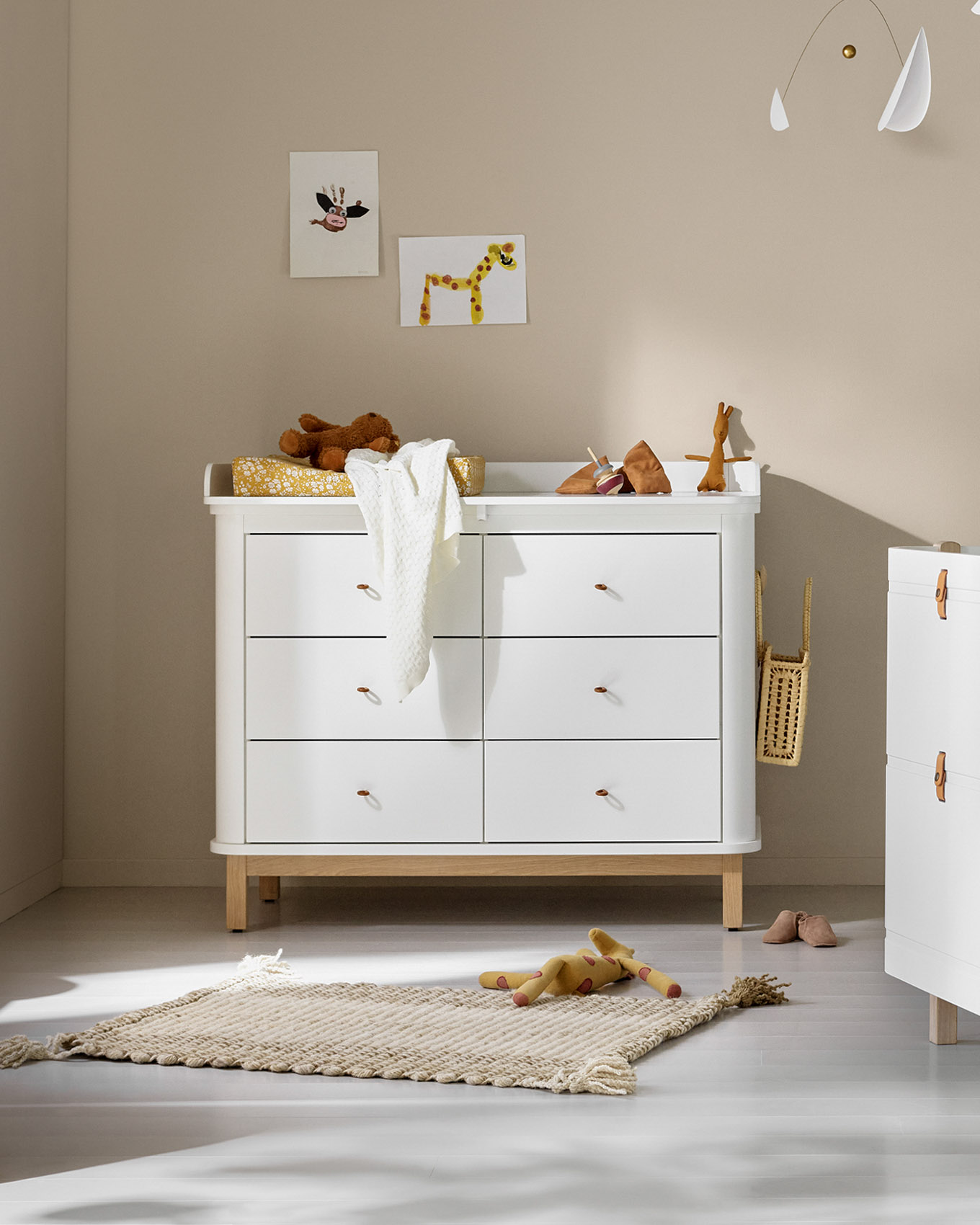 Wickelkommode Wood von Oliver Furniture als Stauraum im Babyzimmer