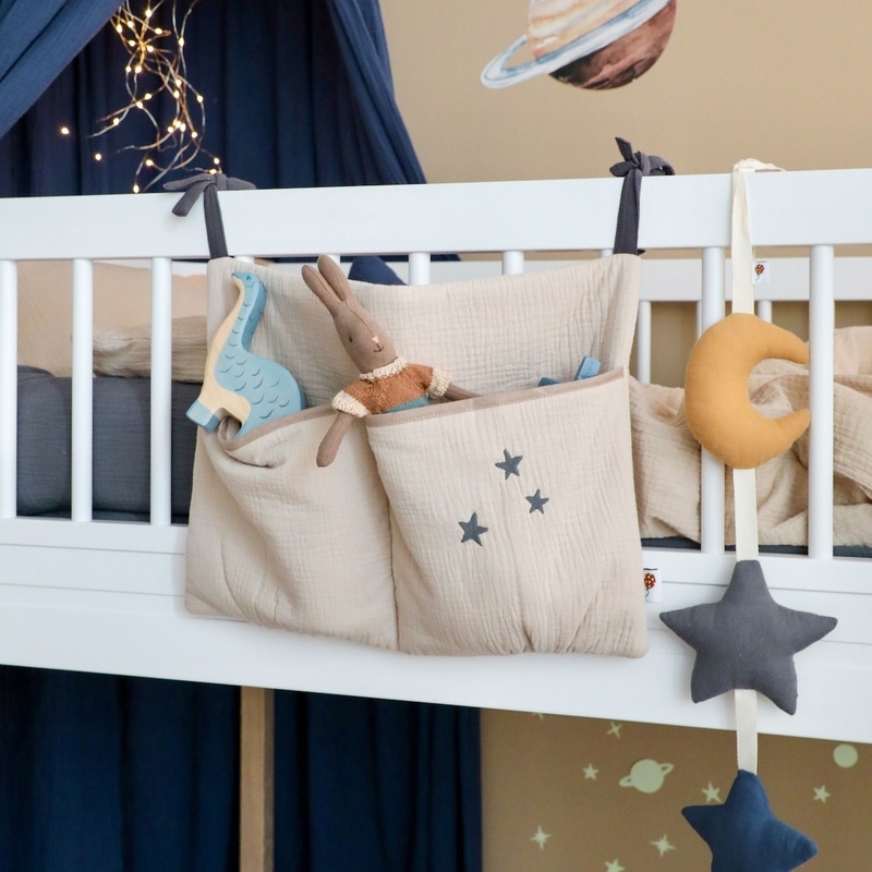 Shop-the-Look-kinderzimmer-weltall-hochbett-beige-dunkelblau-dinkiballoon-240351n2