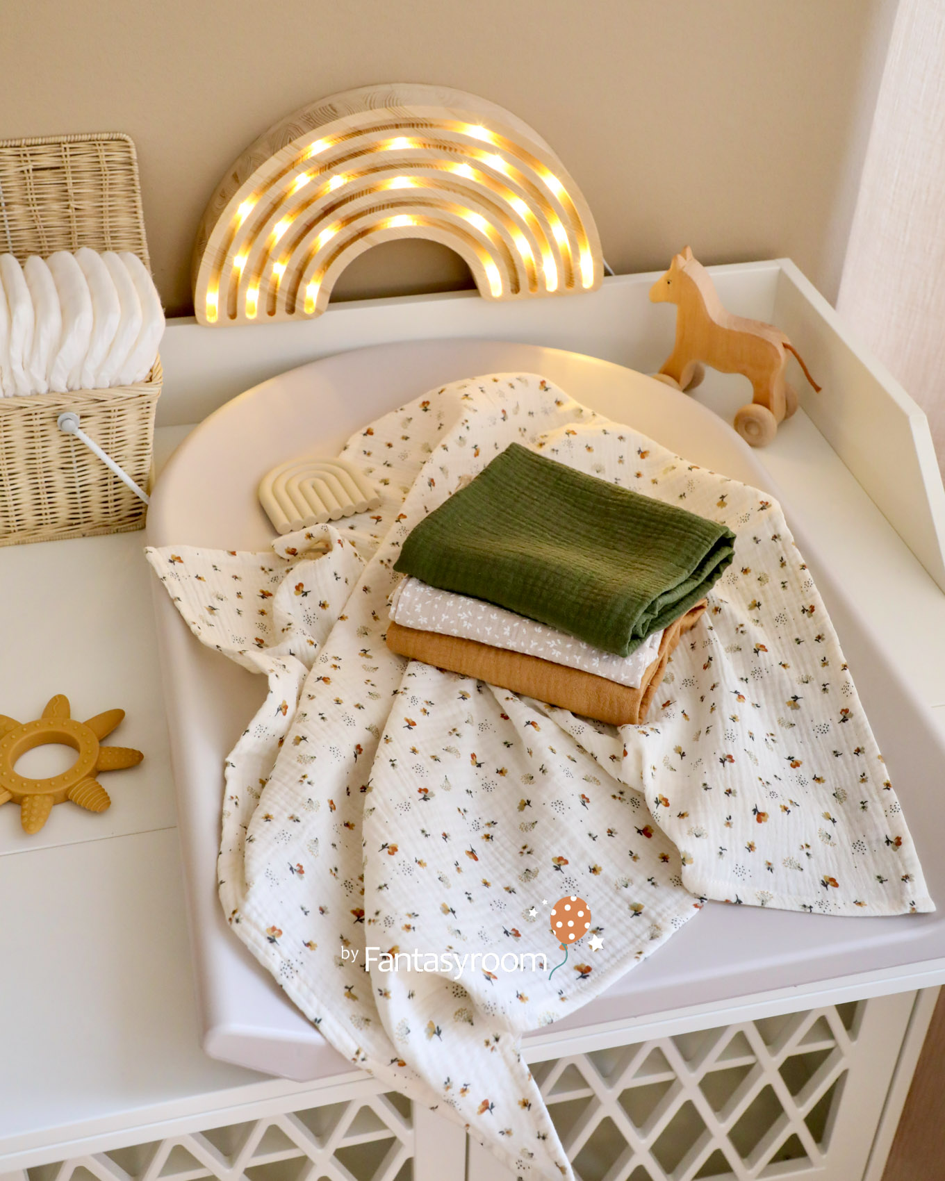 Baby Mulltücher von Dinki Balloon auf der Wickelkommode