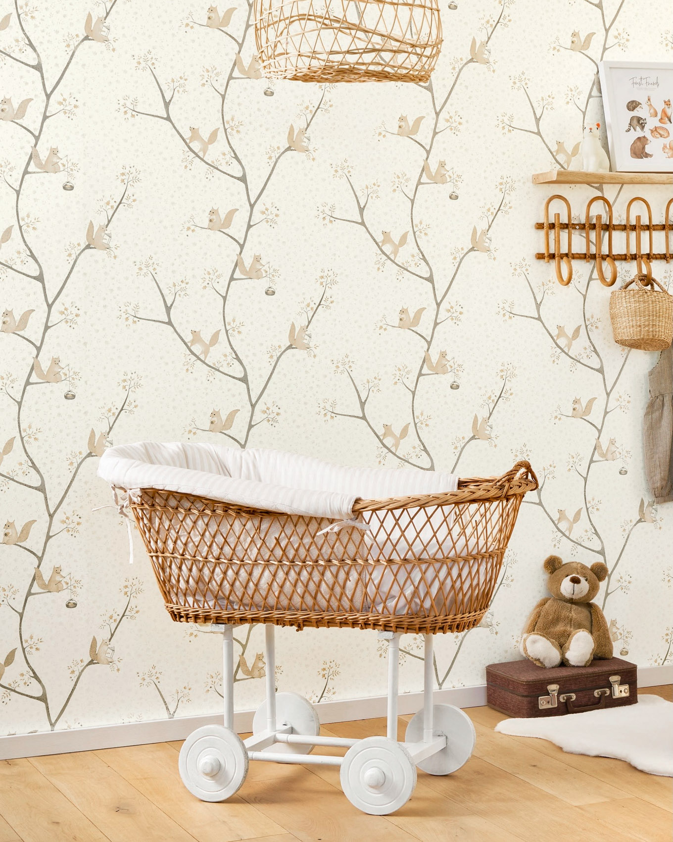 Babyzimmer mit Tierchen & Baum Tapete von Casadeco