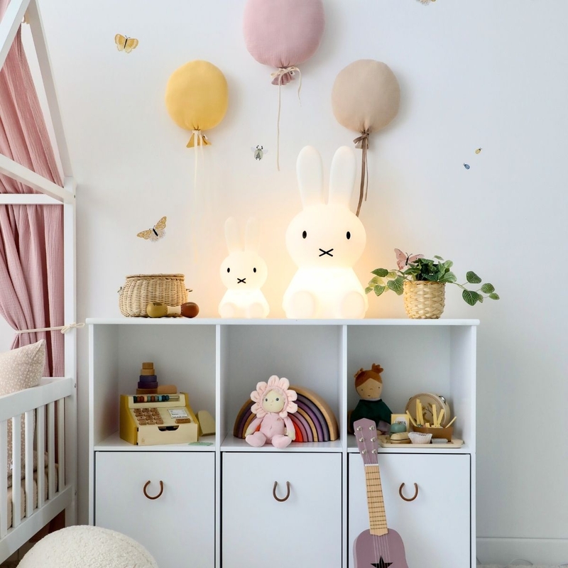Shop-the-Look-kinderzimmer-hausbett-lila-gelb-creme-dinkiballoon-240310n2