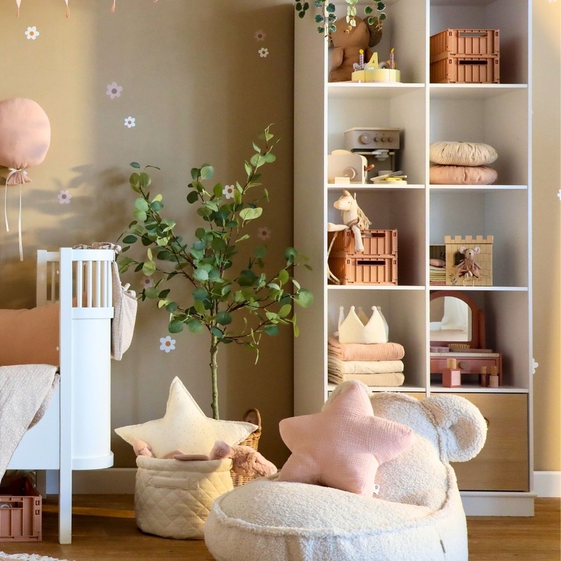Shop-the-look-kinderzimmer-maedchen-kinderbett-puderrosa-beige-dinkiballoon-240929n3