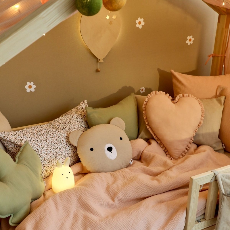 Shop-the-look-kinderzimmer-hausbett-puderrosa-beige-gruen-dinkiballoon-240926n2