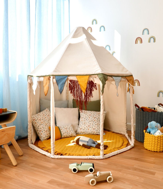 Kuschelecke mit Kids Concept Pavillon &amp; Regenbogen Deko