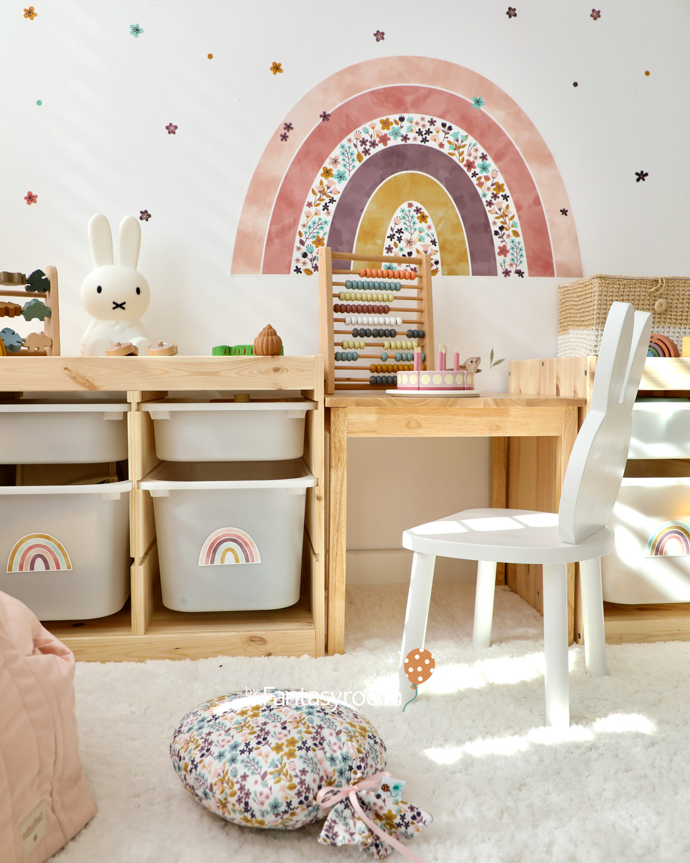 Spielecke mit Regenbogen Wandtattoo in Rosa und Pastell