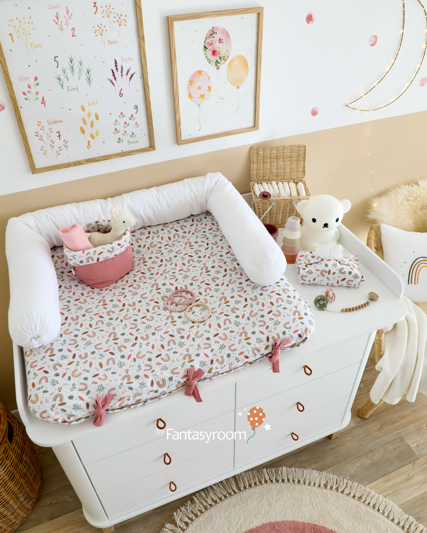 dinki-balloon-regenbogen-rosa-beige-wickeltisch-2210-6Z8A0094