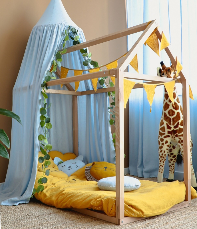 Dschungelzimmer mit Hausbett in Senf &amp; Blau