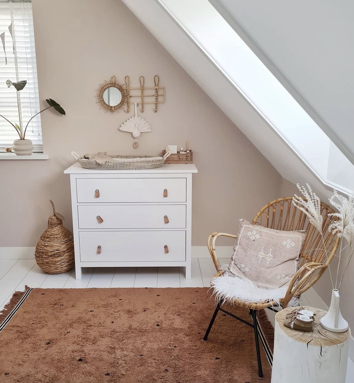 Boho Kinderzimmer mit Kuschelteppich & Leseecke