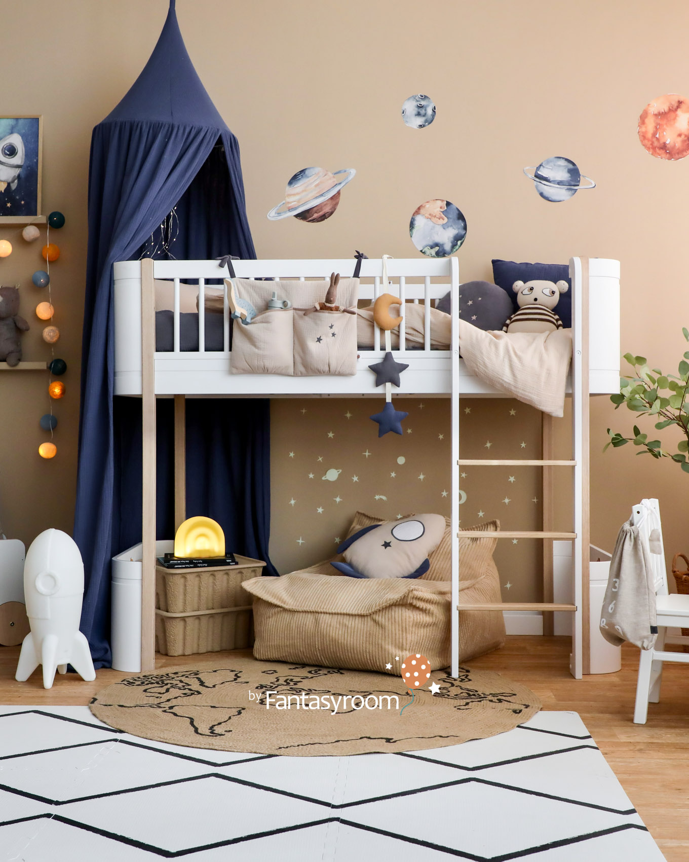 fantasyroom-kinderzimmer-weltall-dinkiballoon-hochbett-blau-beige-2402-6Z8A6038-2