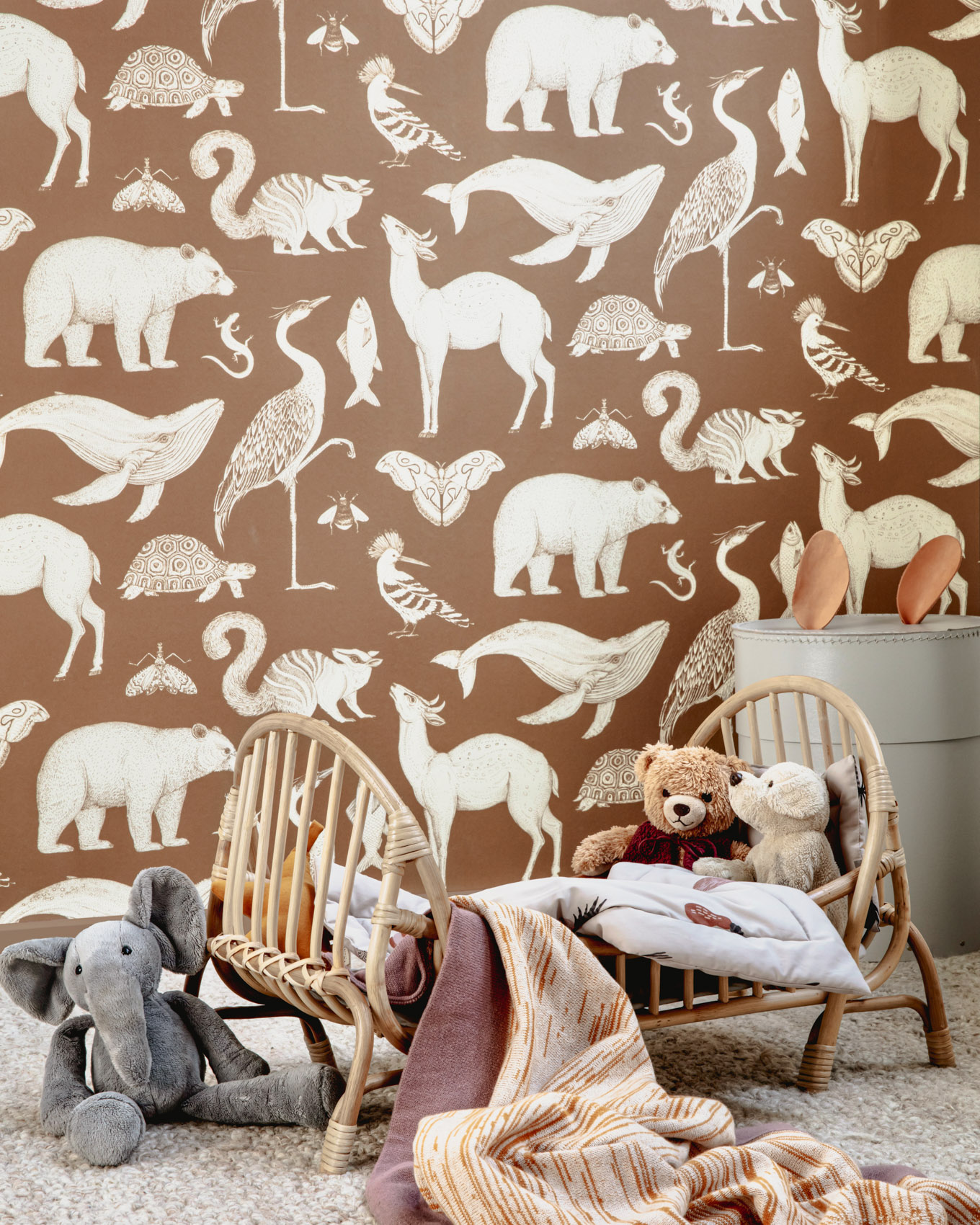 Kindertapete aus Vlies mit wilden Tieren von Ferm Living