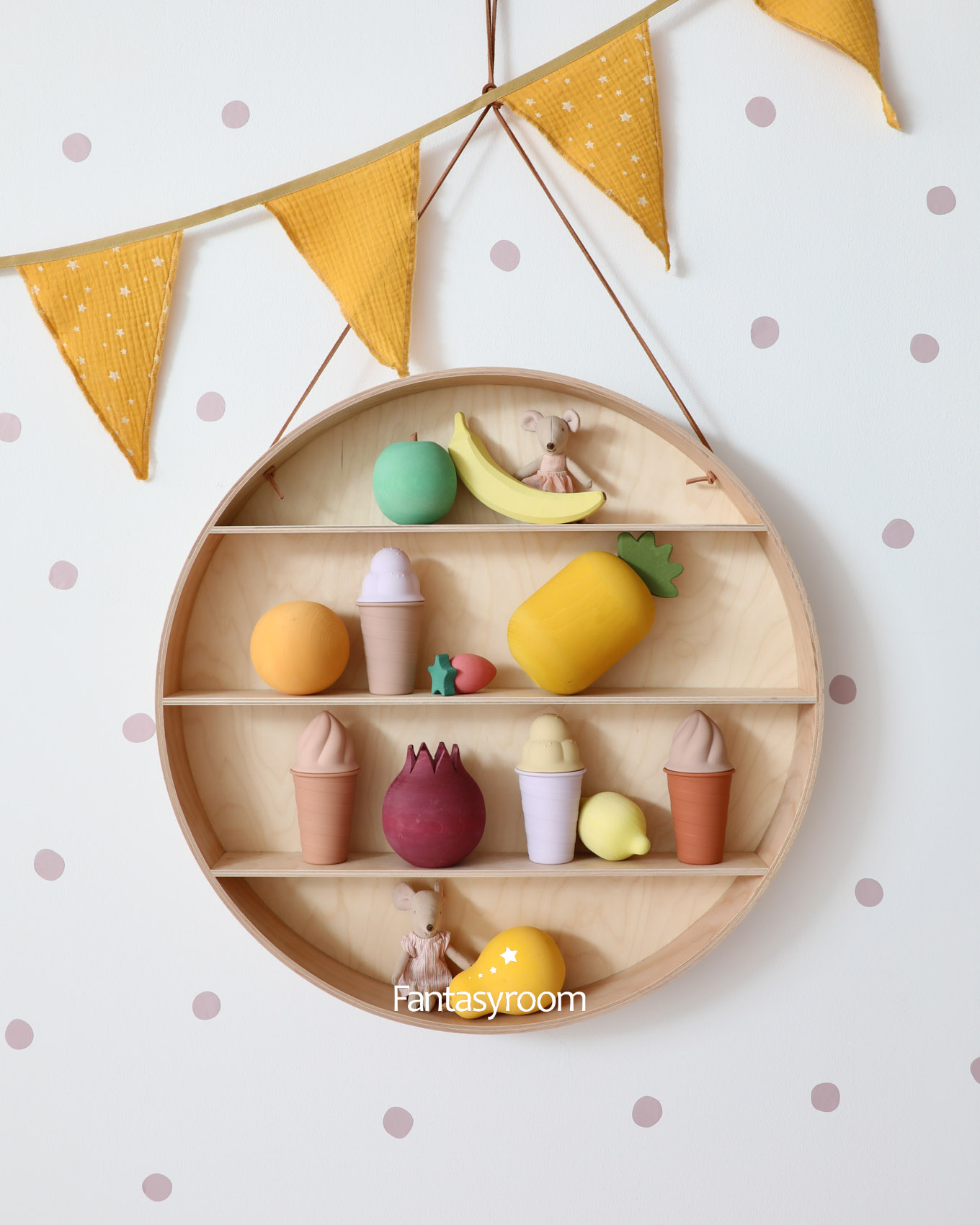 Ferm Living Wandregal Dorm im Kinderzimmer mit Holzspielzeug