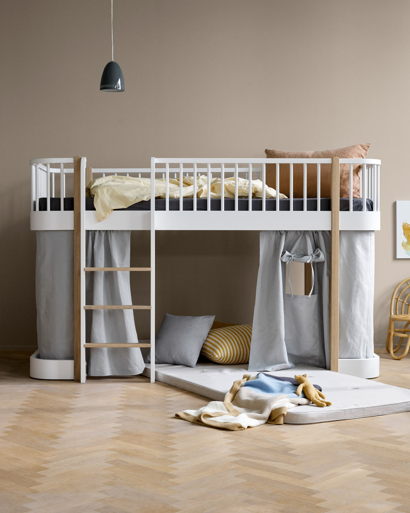 Hochbett Wood von Oliver Furniture mit Spielecke