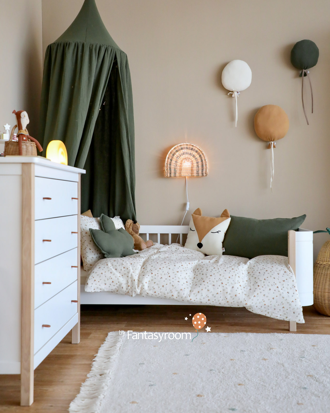 kinderzimmer-dunkelgruen-beige-dinki-balloon-2403-6Z8A8550-2