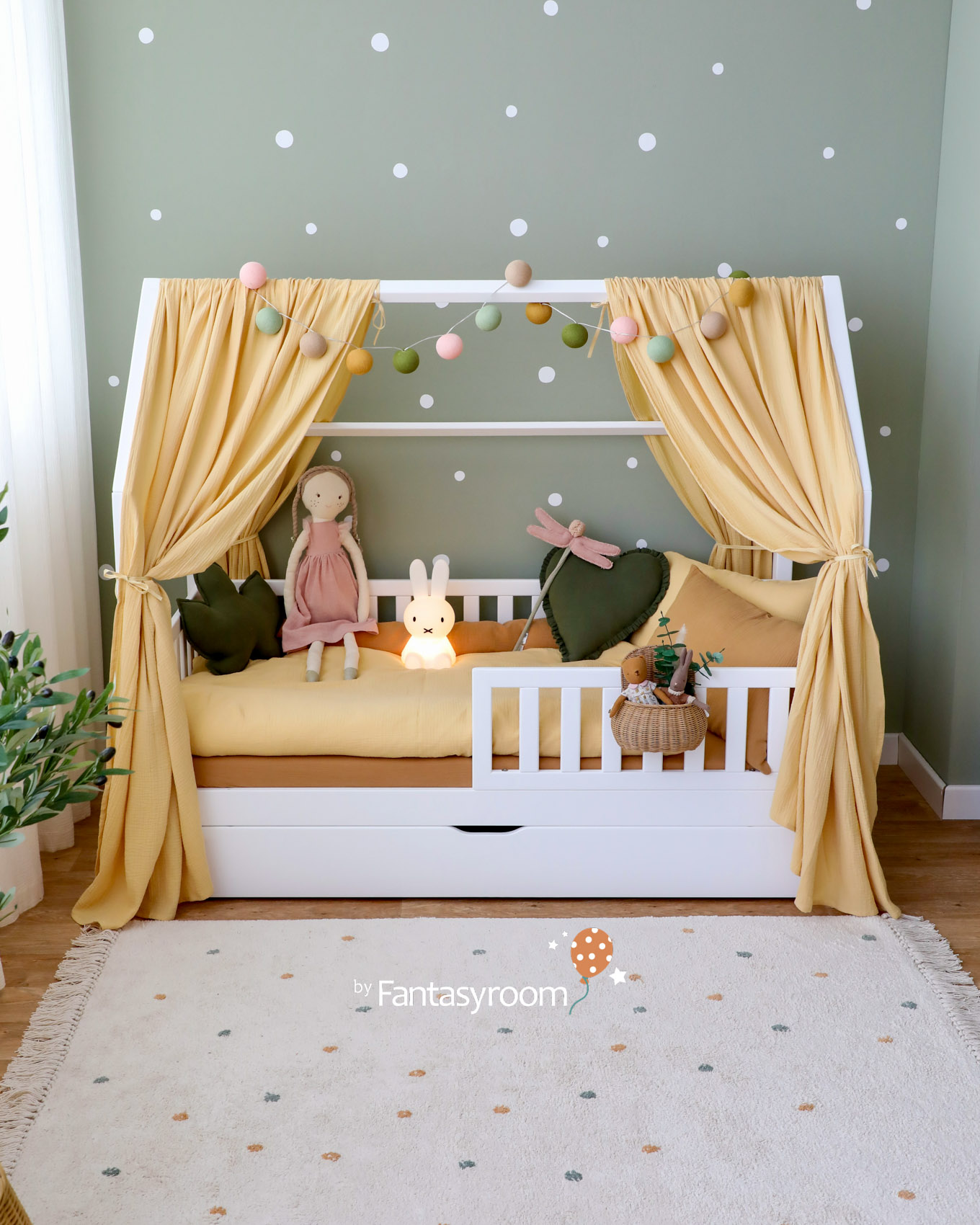 kinderzimmer-hausbett-gelb-gruen-rosa-dinki-balloon-2403-6Z8A8488-2