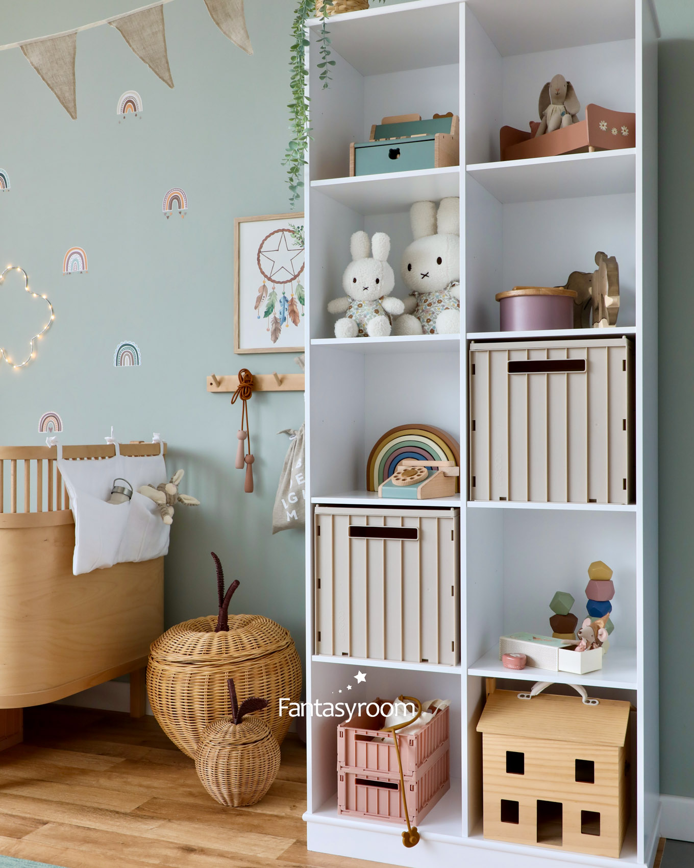 kinderzimmer-jadegruen-naturholz-leinen-fantasyroom-2305-6Z8A9071zQn18R0wHsSZN