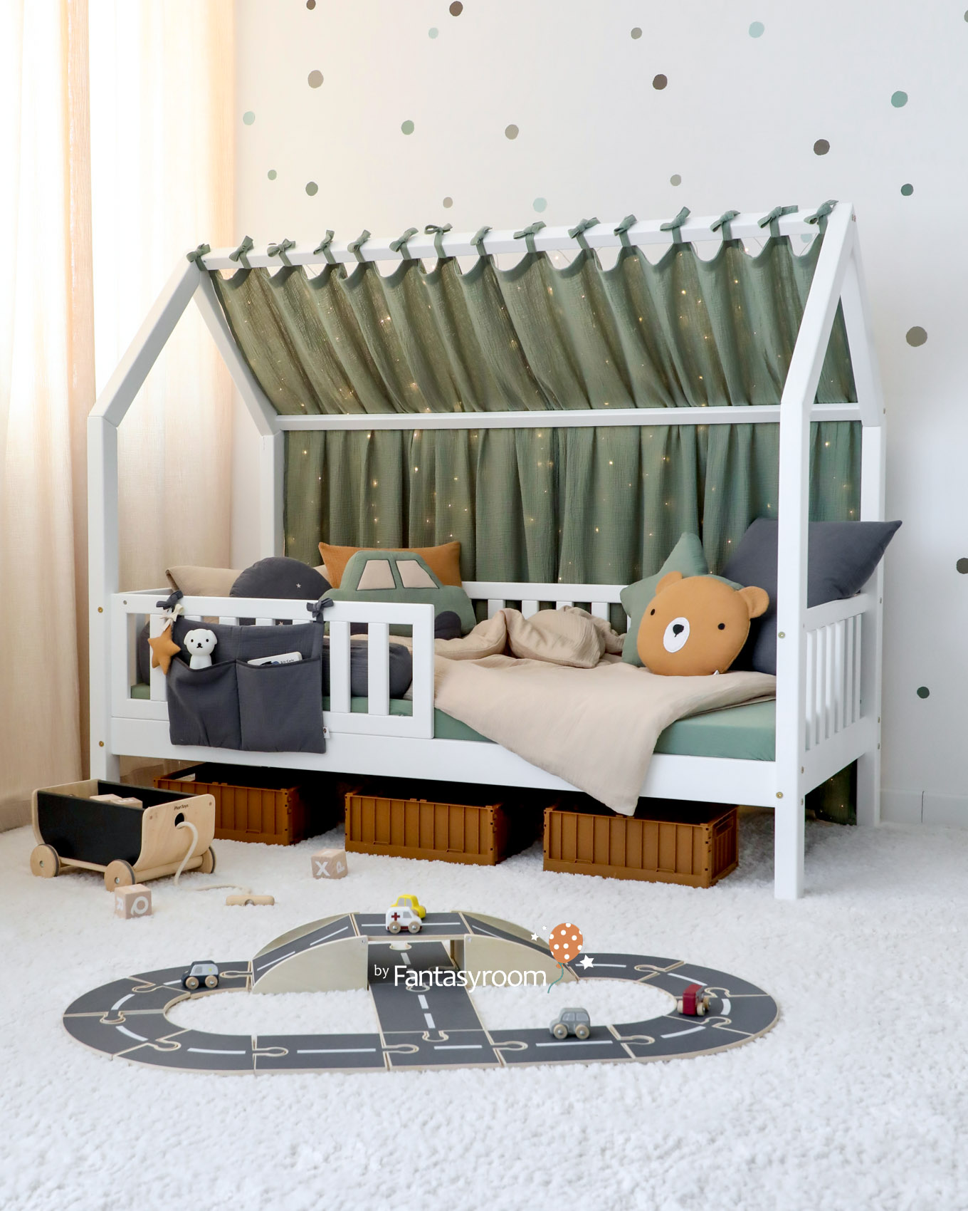 kinderzimmer-junge-hausbett-khaki-autos-dinki-balloon-2407-6Z8A0087