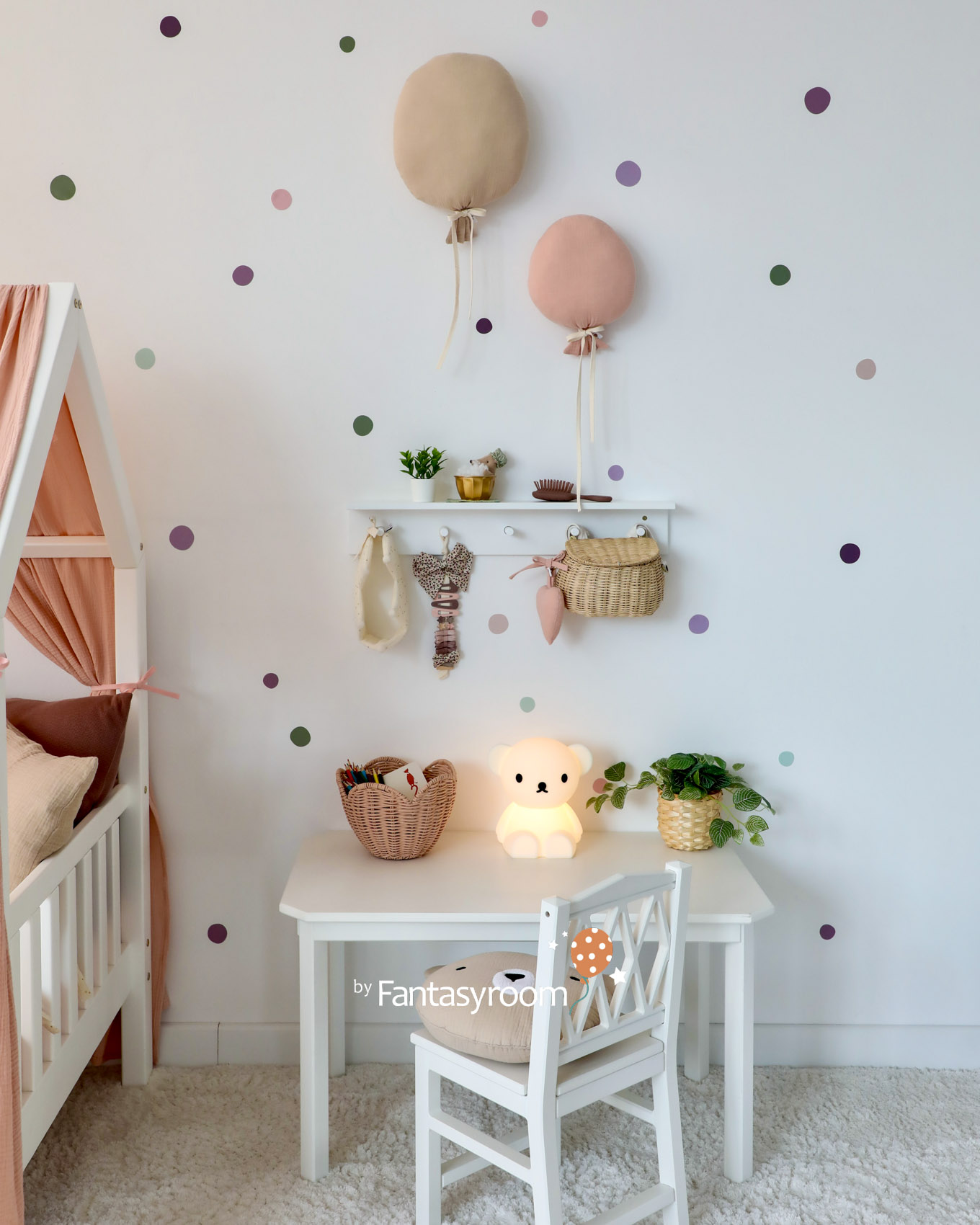 kinderzimmer-maedchen-hausbett-weiss-puderrosa-beige-dinki-balloon-2408-6Z8A1239-2