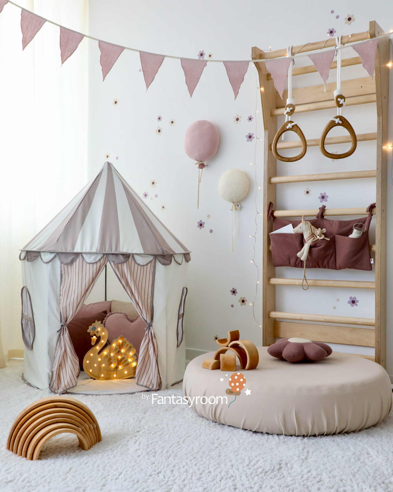 kinderzimmer-spielzimmer-maedchen-lila-blumen-dinkiballoon-fantasyroom-2406-6Z8A9173-2