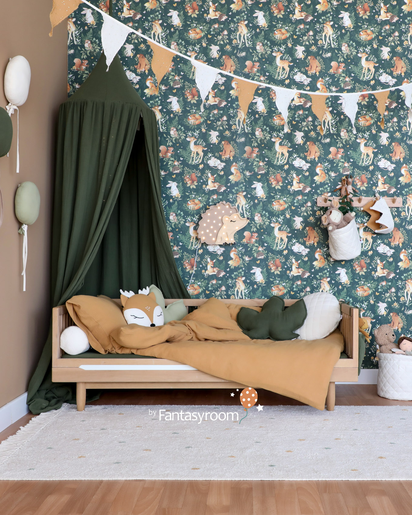 kinderzimmer-waldtiere-gruen-camel-sofabett-fantasyroom-2407-6Z8A0390-2