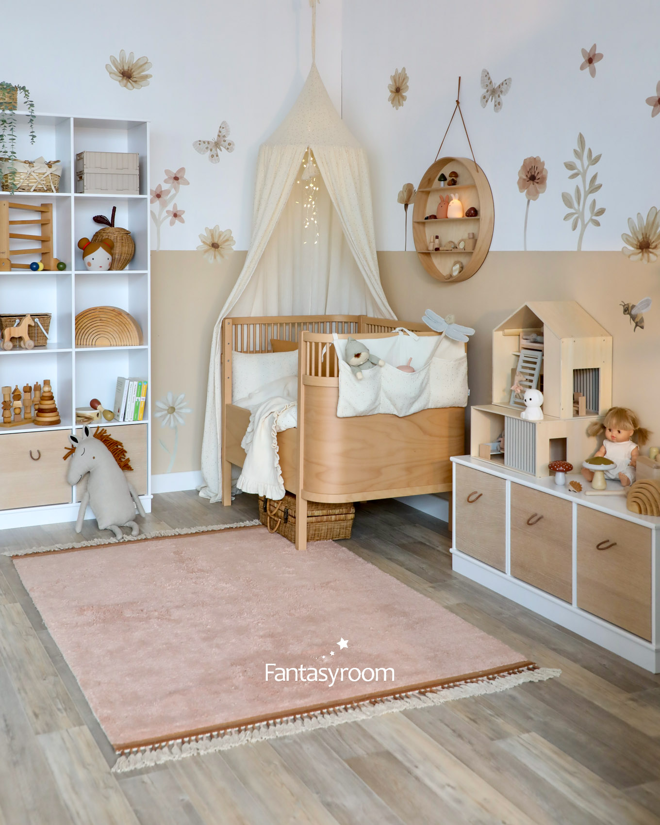 Kinderzimmer Regale mit Kisten sorgen für Ordnung im kleinen Kinderzimmer