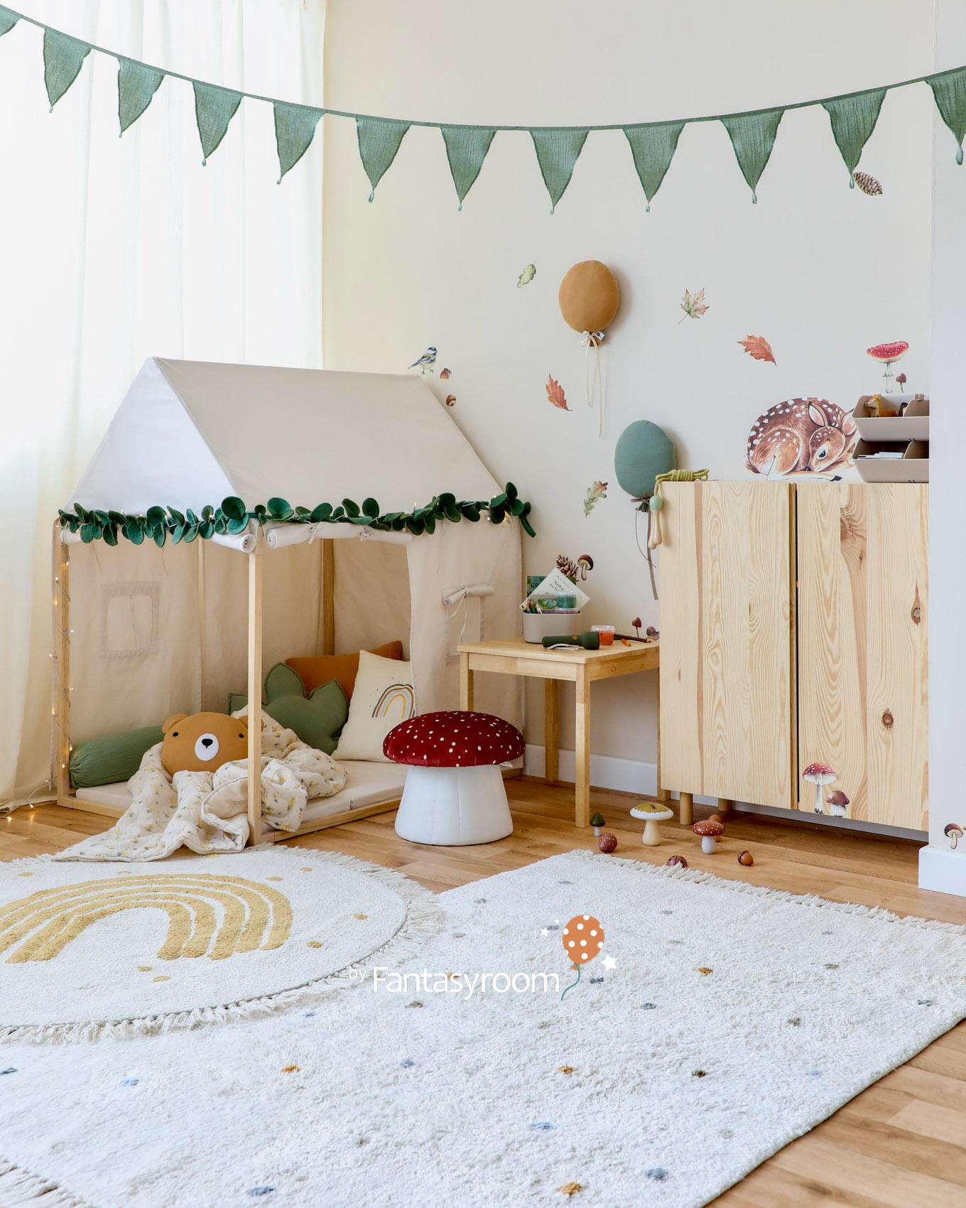 kleinkindzimmer-waldtiere-spielhaus-creme-fantasyroom-2303-6Z8A6701