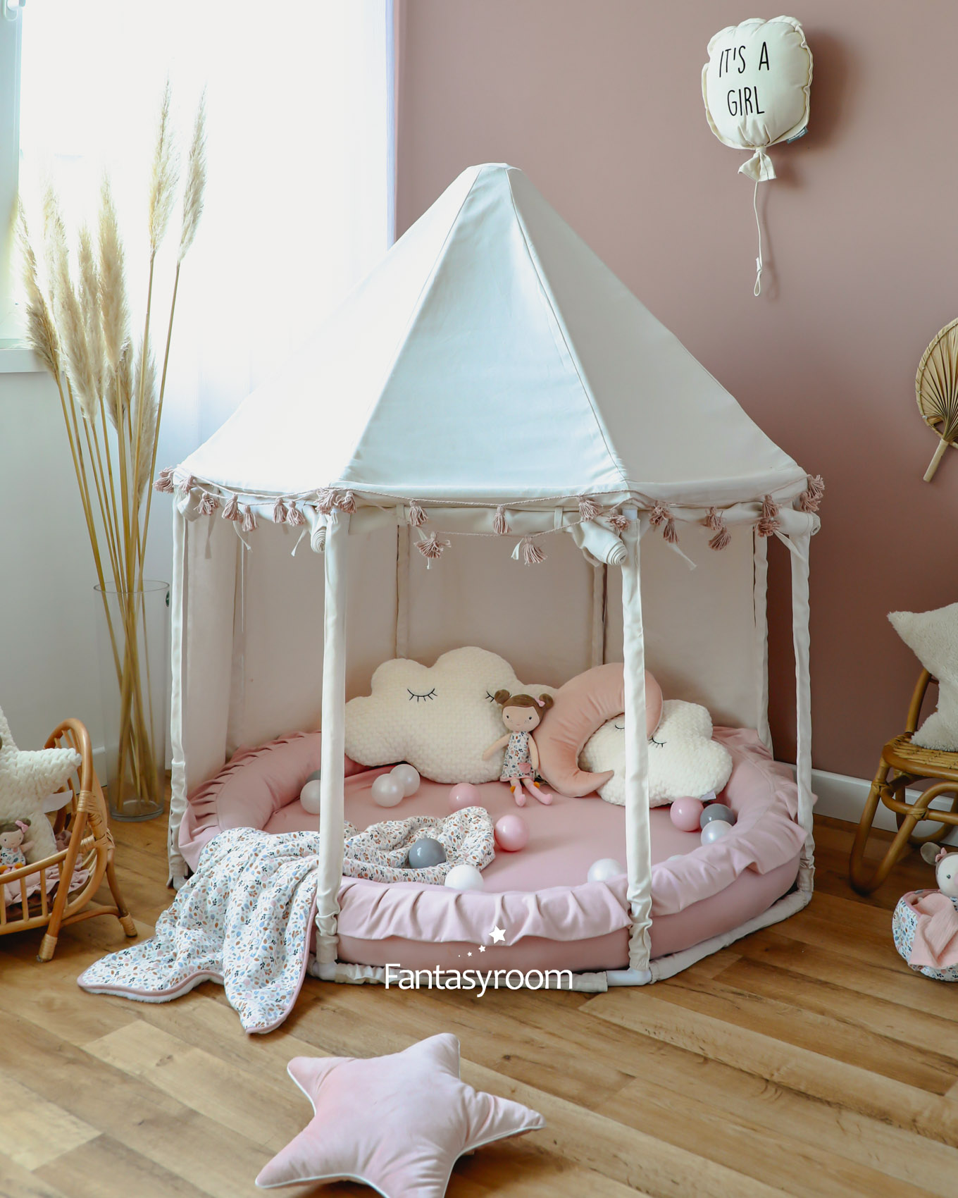 Dicke Spielmatte in Altrosa im Kinder Pavillon